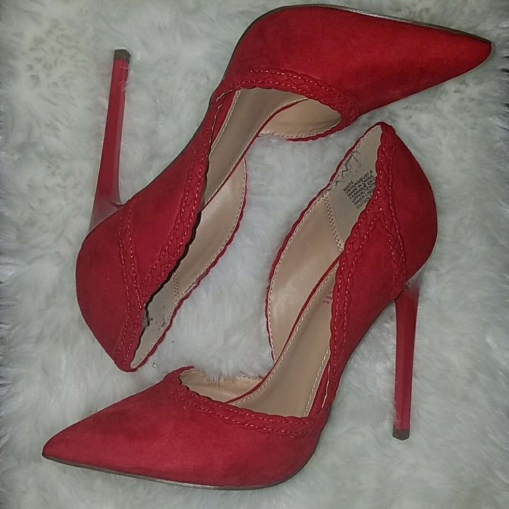 Red Pumps